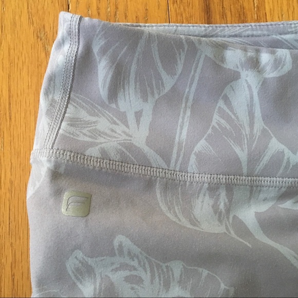 Fabletics Mid-Rise Printed PowerHold Capri Legging - Picture 8 of 8